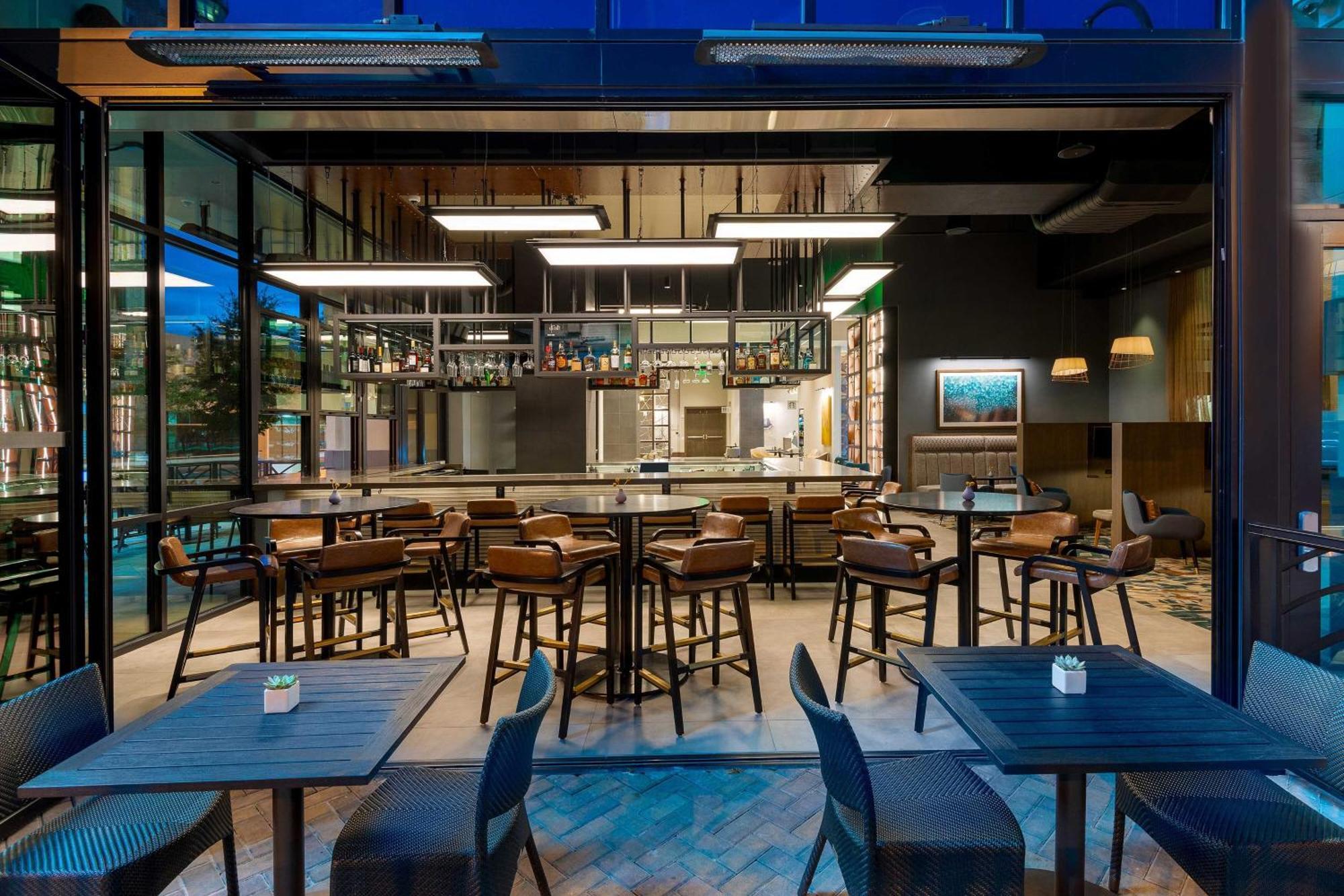 Courtyard By Marriott Atlanta Midtown Hotel Exterior photo